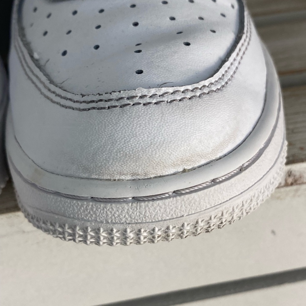 Nike Air Force One Youth Size 2.5Y Triple White Leather Shoes - Picture 12 of 12